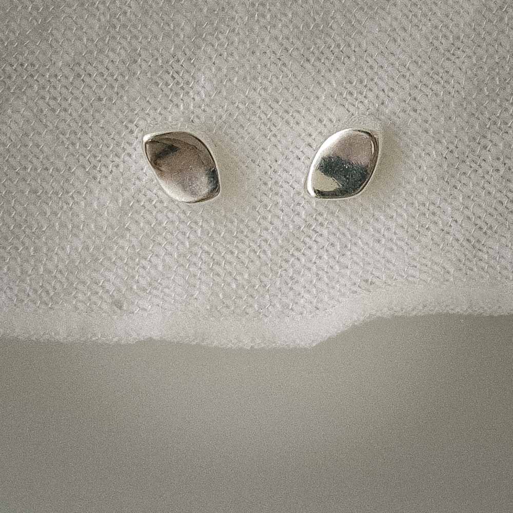 Zephyr • Silver Drift Studs
