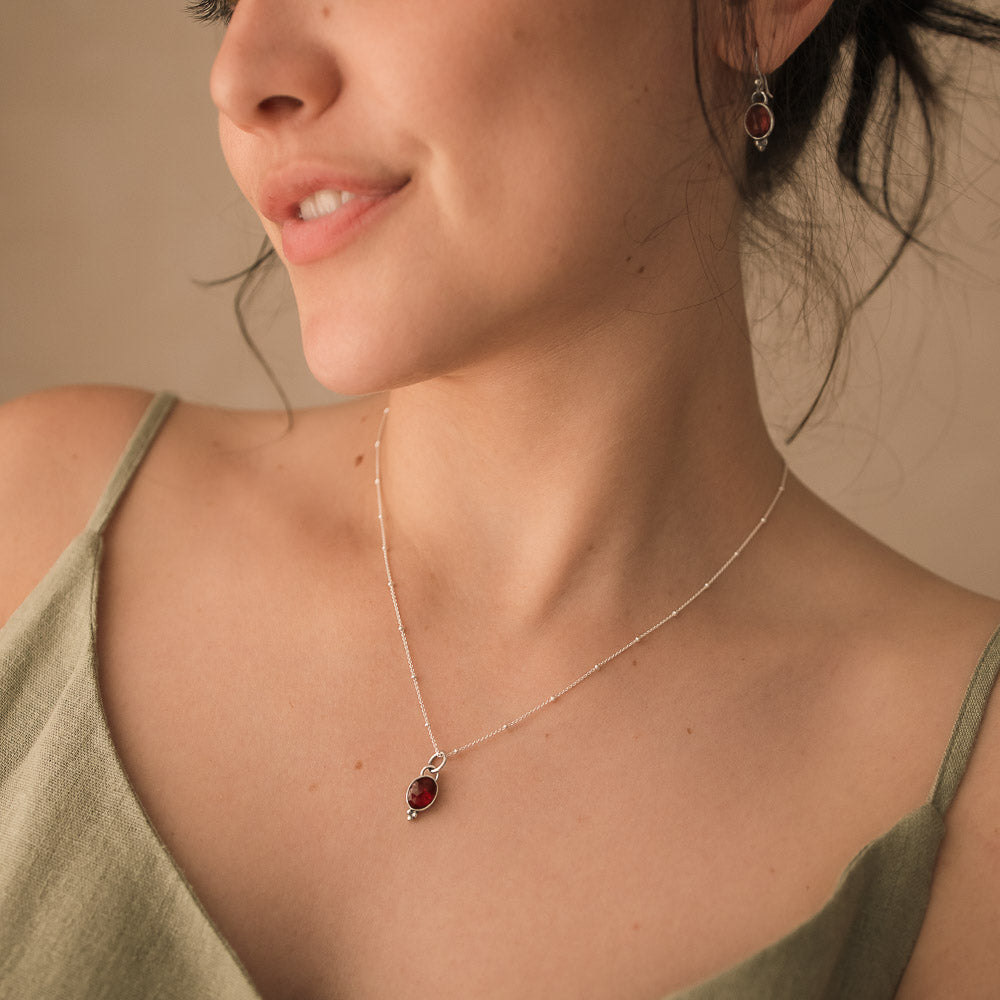 women wearing a pink tourmaline pendant on satellite chain
